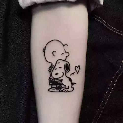 纹身男网红吃瓜,揭秘娱乐圈幕后真相